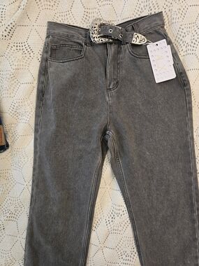 High-Waist Gray Mom Jeans with Decorative Silver Buckle Belt